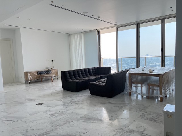 Four Seasons Private Residences – BTS Saphan Taksin