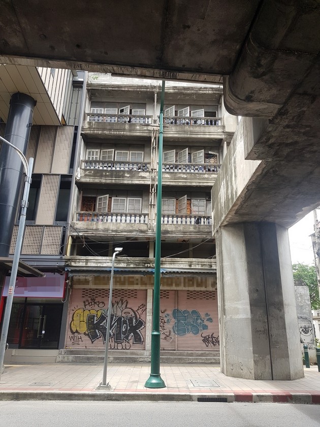 ขาย อาคารพาณิชย์ 4 ชั้น 2 คูหา ติดถนนพหลโยธิน ใกล้ BTS หมอชิต