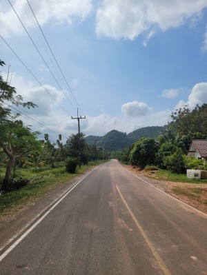 ขายที่ดินติดทะเลหาดส่วนตัว ติดทะเลอ่าวไทย ชุมพร อ่าวทุ่งมะขาม น้ำไฟถนนเข้าถึงครบ 36-3-90ไร่ หาดขาวสะอาด ใกล้แหล่งท่องเที่ยว