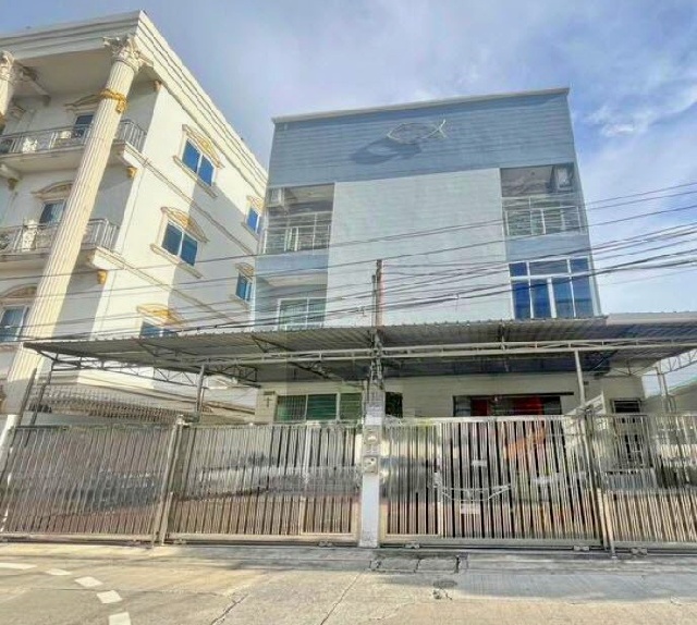 ย่านห้วยขวาง MRT ห้วยขวาง 1 กม.ให้เช่าทาวน์เฮ้าส์ 3 ชั้น 3 นอน 3