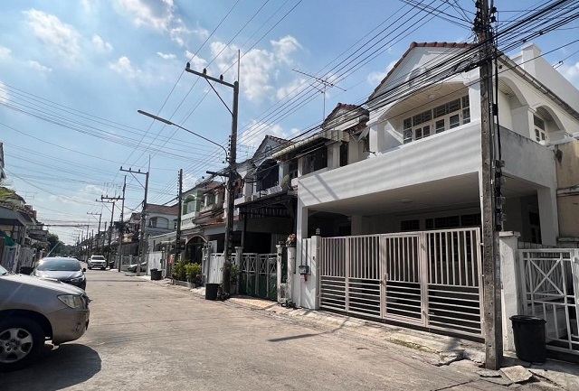 MRTรังสิต 4.7 กม.นันทนา ตลาดพูนทรัพย์ 300ม.ทาวน์เฮ้าส์ 2.5 ชั้