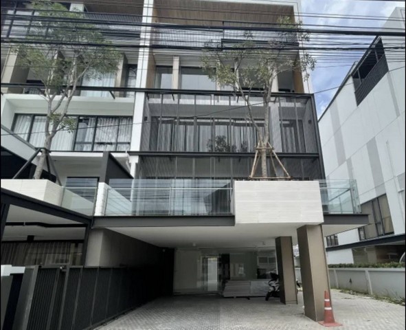 Home officeFor Rent :The Element Rama 9 ขนาด 560 sqm
