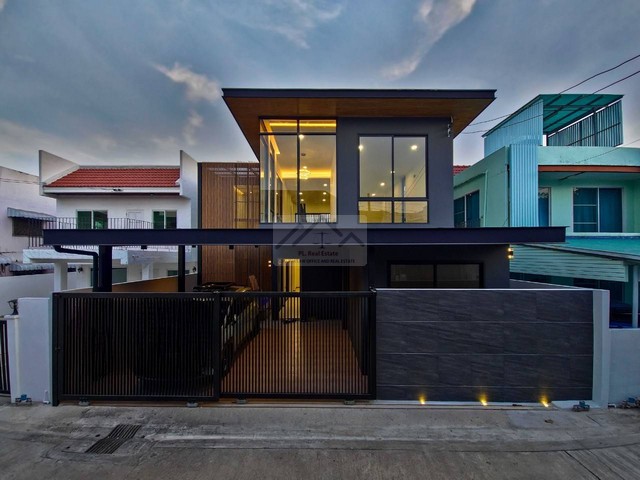 ขายบ้านเดี่ยว Private Luxury Pool Villa สุขุมวิท 60/1 ใกล้ BTS บา