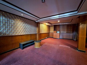อาคารพาณิชย์ใกล้สนามบินดอนเมือง,
